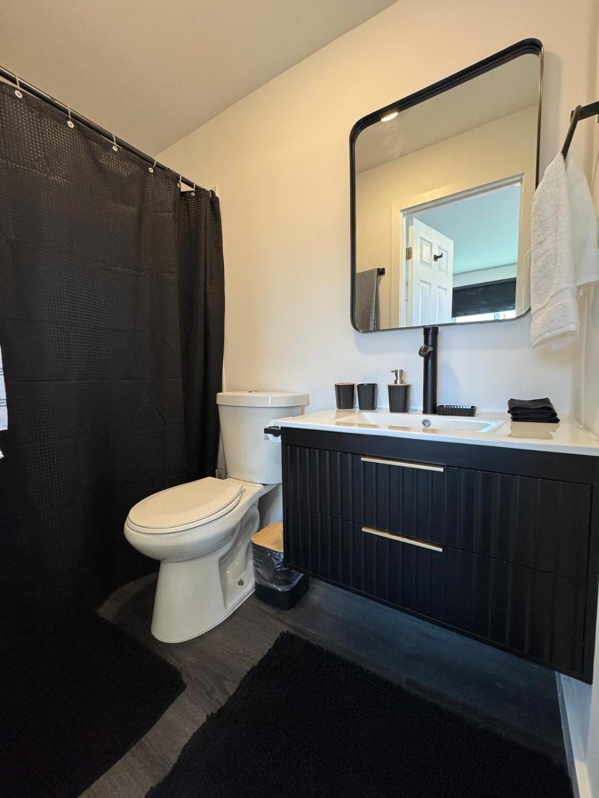 Your Downtown Cozy Studio With Backyard Unit C 凤凰城 外观 照片